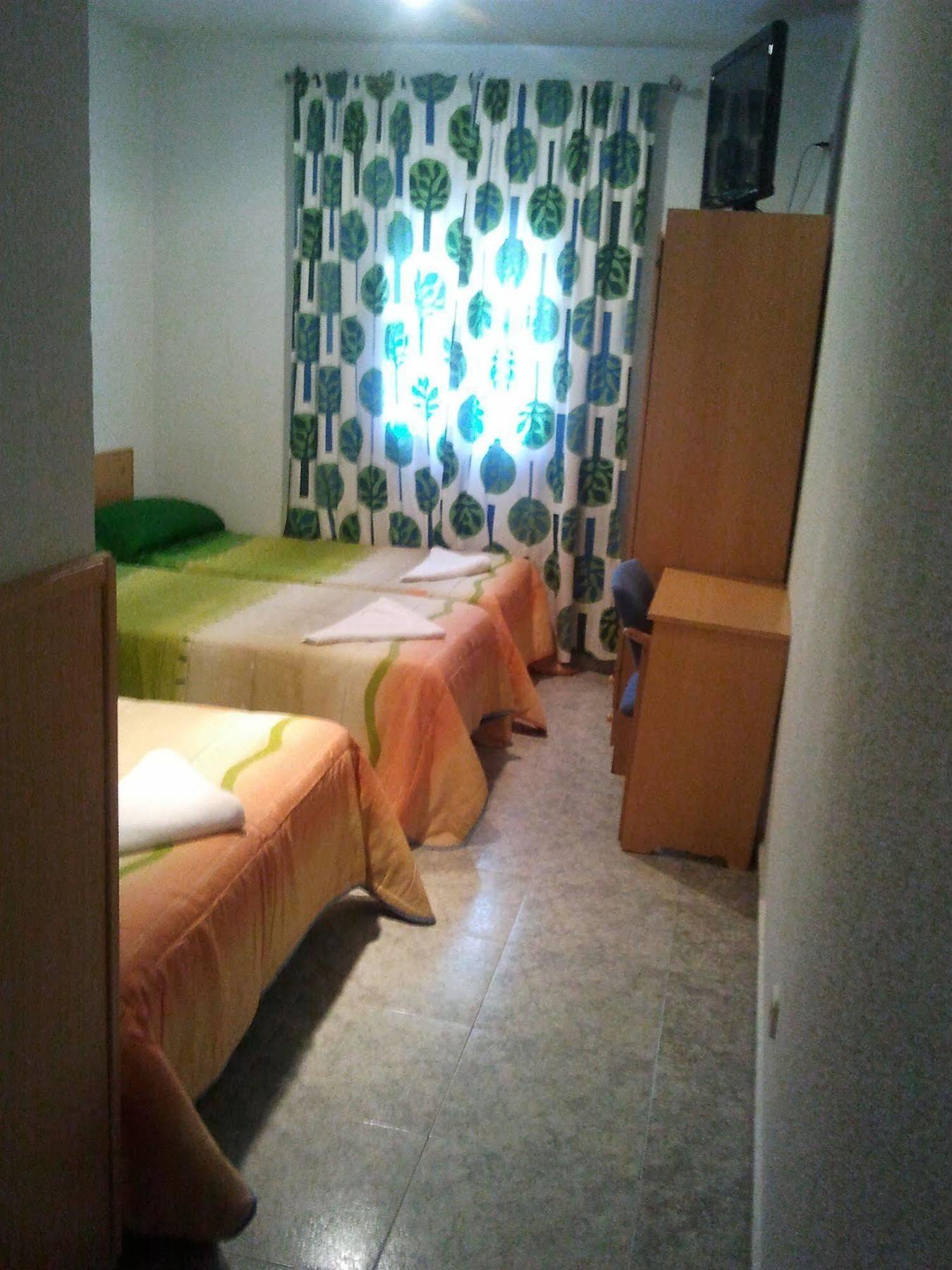 Hostal Emilio Barajas Мадрид Екстериор снимка