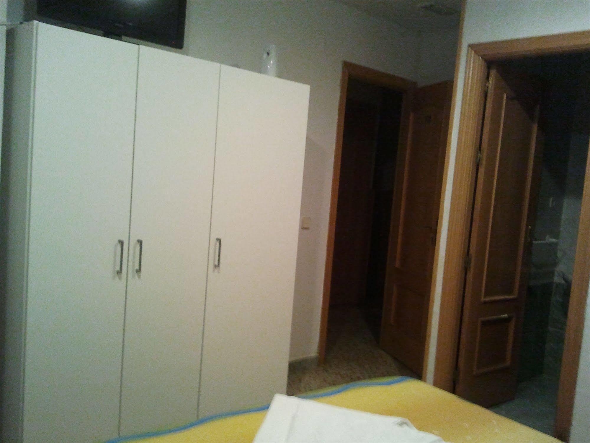Hostal Emilio Barajas Мадрид Екстериор снимка